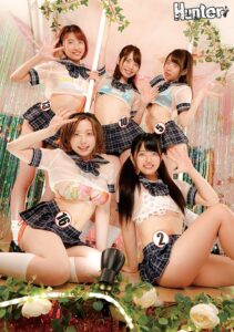 【hunta00938】3年4組の文化祭の模擬店は…ゴーゴーバー 私立のお嬢様○校の文化祭。毎年行列のできる大人気の模擬店は『ゴーゴーバー』。机をステージに…