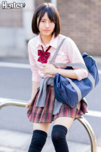 【huntb00478】超ラッキー!登校拒否のボクがいじめっ子クラスメイト女子たちと数珠繋ぎSEX!ヤバいと思った女子はボクが許すまで何度でも好き勝手抱かせて…