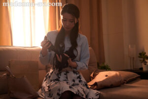 【jur00375】背徳の寝取らせシアタールーム 低俗男たちの醜い肉棒で汚された貞淑妻ー。 愛弓りょう