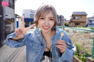 【miab00326】SEXが当たり前のド田舎に帰省したら有名ヤリマンギャルに成長した同級生と地元一のヤリマン先輩が集まって初めての中出しなのに何度も何度もザーメンぶっこ抜かれた思い出 春陽モカ AIKA