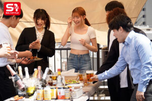 【sone00953】会社バーベキューであれよあれよと社員全チ●ポに股を開いちゃう…お酒で激チョロOL(しかも既婚者) 笹倉彩