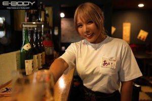 【ebwh00284】日焼けアトが激シコなぴちぴちこんがりG乳 巨乳すぎる看板娘 最後の平成ギャル 愛那あい(25) 実家のお店を話題にしたくてやっちゃえ精神でAVデビュー