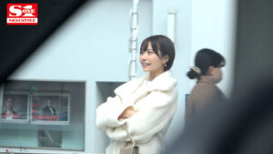 【sone00273】「えっ！ここでヤルの？」 マルチに活躍する本郷愛のプライベートに完全密着して隙あらばいきなり即ズボッ！前代未聞ドッキリAV大作戦