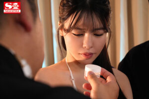 【sone00440】宙に浮くほど飛び跳ねるエビ反り媚薬漬け性交にどハマり堕ちた清楚な女子大生 黒島玲衣