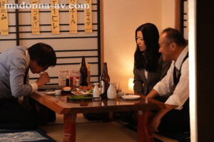 【juq00399】取引先の傲慢社長に中出しされ続けた出張接待。 専属美女、イイ女のスーツ『美』―。 東条実澪