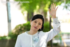 【juq00430】元芸能人の人妻Madonna専属第2弾！！初ドラマ作品！！ 卒業式の後に…大人になった君へ義母からの贈り物―。 月野ゆりね