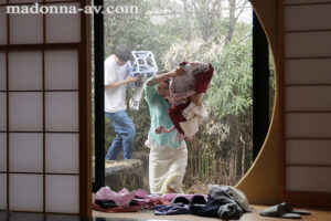 【roe00163】叔母の濡れ透けた肢体―。同じ屋根の下で二人きりの夜…。 煽情の雨模様 水野優香