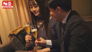 【sone00120】極美女CAになった幼馴染に再会、驚き、興奮からの1泊2日で痴女られデート 明日葉みつは