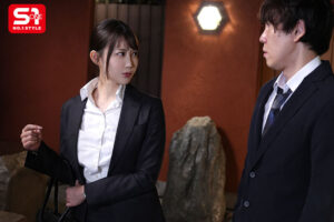 【sone00680】僕を嫌っている可愛いけど生意気な後輩と出張先で終電逃してまさかの相部屋朝、目覚めるとまさかの妹のように甘えてきてチ●ポ欲しがってくるんだが…。 夏空りか