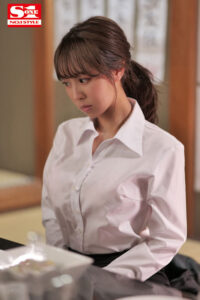 【ssis00498】出張先で軽蔑している中年セクハラ上司とまさかの相部屋に…朝まで続く絶倫性交に不覚にも感じてしまったGカップ新入社員 天音まひな