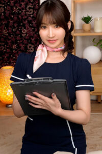 【pxvr00334】【VR】すぐ隣に婚約者がいるのに超密着施術と囁き誘惑で男を喰うのが大好きなド変態痴女エステティシャン 依本しおり【8K】