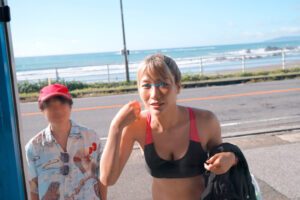 【1svmgm00035】マジックミラー号ハードボイルド ビ〇トコインで一発当てたチビの俺が目前の海で高身長ビーチバレー娘をナンパ！素肌と水着の隙間にチン★コキお願い！最後は、低身長コンプレックス解消のナマ中出し！！