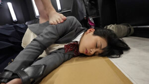 【h_491fsbk00008】アジア美少女を監禁喉ボコ開発 4本の肉棒に貫かれ精子と唾液と涙でゴボゴボ喉奥ピストン地獄!精神崩壊!白目ひん剥き!狂人喉奥イラマチオ 喉ボコ美少女いくら 海野いくら