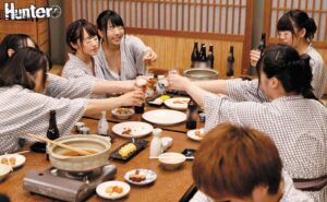 【hunta00708】社員旅行でやって来た温泉旅館に男はボク1人だけで、酔っ払った巨乳女子社員たちとまさかの混浴風呂に!!社員旅行で温泉旅館に来たのはいいけど…