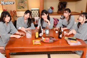 【huntb00605】社員旅行で美人女子社員たちと男はボク1人の夢の王様ゲームで大乱交！日常を離れ、温泉宿でまさかの激エロ体験出来ちゃいました！アラサー女子社員…