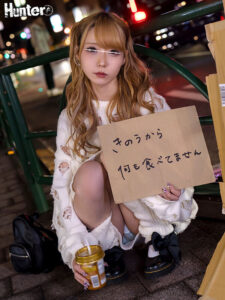 【huntc00262】神待ち家出少女に「家に泊めてあげるから」と言って自宅に招き入れ即押し倒しずーっとそのままSEXしまくり！友達も呼んで代わる代わるハメまくり！