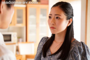 【juq00347】息子の友人ともう5年間、セフレ関係を続けています―。 年下の子と不埒な火遊び…中出し情事に溺れる私。 東条実澪