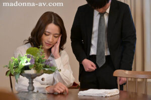 【juq00353】寝取らせ串刺し輪● 愛する妻を深奥まで犯し尽くして下さい―。 向井藍