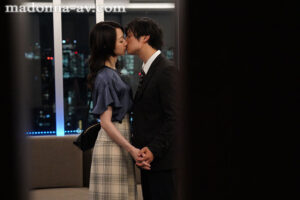 【juq00913】スイートルームNTR 妻から送られてきた疑惑の写真 水戸かな