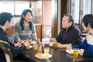 【roe00164】家族皆が巣立った実家で、母と過ごす近親相姦の日々ー。 七月りな