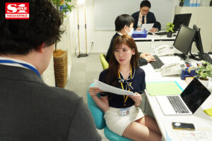 【sone00196】誰もが憧れるバリキャリOLの週末メス犬日記 現場男の汗臭チ〇ポが生きがいとは、絶対に言えない。 楓ふうあ