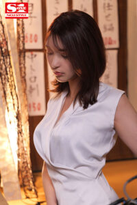 【sone00333】生意気OLが出張先ホテルでセクハラ中年上司と2人きり。 いつもキモいと思っていたのに朝まで萎えない絶倫チ●ポに彼氏よりもメロメロ快楽堕ち。 倉木華