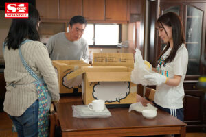 【sone00347】キモすぎる変態義父のち●こがめちゃくちゃ大きくて…女子大生の私は嫌でたまらないのにおま●こは濡れまくってイッてしまった。 三田真鈴