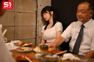 【sone00559】出張先で大嫌いなセクハラ上司とまさかの相部屋に…絶倫性交を断れず3日間軟禁され感じ続けてしまった気品ある魅惑ヒップ新人社員 依本しおり