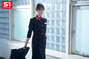 【sone00770】スレンダーな新人CAが巨漢クレーマーに犯●れ、心壊れ、肉オナホと化した後に… マ●コが極太ペニスに馴染んできてあり得ないほどイキまくった。 白上咲花