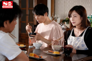 【ssis00699】四つ年上の巨乳義母に媚薬を毎日盛り続け7日目、何度も近親濃厚セックスを欲しがる発情メスに堕ちた。 奥田咲