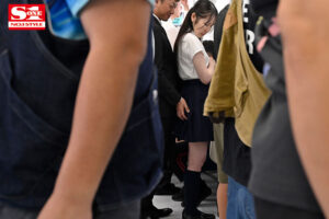 【ssis00914】弱そうな女学生を痴●したらまさかのド変態で逆に痴女られる 香水じゅん