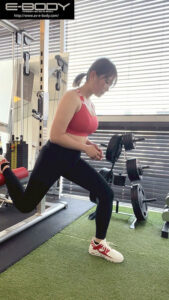 【ebwh00290】巨乳新人 B93cm W58cm H98cm 筋トレ姿がシコすぎてバズったHcupのボディメイク系インフルエンサー 全身で喘ぐむちむち肉弾性交 桜野桃