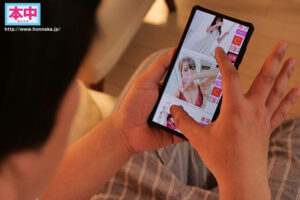 【hmn00462】「姉ちゃんの友達、デリヘルで働いてるよw」大手会社に内定をもらっているしっかり者の姉の友達が巨乳デリヘルで働いていたので、 大学中退ニートの僕が黙っている代わりにナマ中出し肉便器契約させてもらうことにした。 小花のん