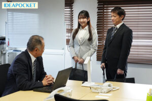 【ipzz00439】出張先が記録的豪雨で童貞部下と突然相部屋に…雨で濡れた身体に興奮した部下に襲われ朝まで9発のびしょ濡れ絶倫性交 役野満里奈