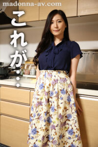 【juq00431】人妻晒し 表の顔は貞淑妻、裏の顔は変態妻の公開記録―。 椎名ゆな