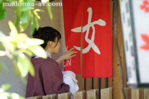 【juq00973】妻にタオル1枚だけ渡して、変態男が集う男湯に入らせてみましたー。 一乃あおい