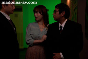 【jur00513】背徳の寝取らせシアタールーム 低俗男たちの醜い肉棒で汚された貞淑妻ー。 白石茉莉奈