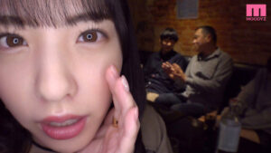 【miaa00687】「服の中だから絶対バレないよ」逆ナン囁き誘惑してくる甘サド美少女とロングスカートの下でこっそりSEXしてたのに… 射精の瞬間だけマ●コから抜かれてチ●ポ丸出し放置で焦らされて中出しさせてもらえない’ルーインドオーガズム’性交 白桃はな