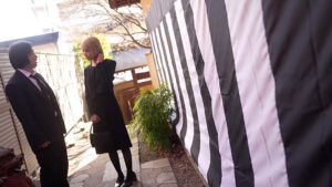 【real00924】元カレの法事に派手髪で現れた不謹慎な金髪喪服ギャルを散々飲ませて泥●輪●レ●プ 希咲那奈