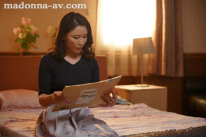 【roe00136】高級矯正下着を纏った、 美しすぎる叔母に心奪われてー。 専属・水野優香の吐息さえ零れる曲線美。