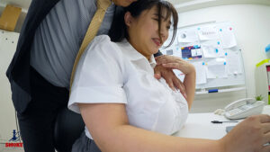 【smok00007】【パイズリセクハラ】 無自覚おっぱい挑発のせいで上司を勃起誘発してしまいサービス残業ぱい射させられる爆乳部下OL 華澄結愛