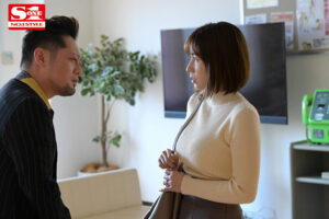 【sone00024】巨乳がすぐにハミ出る制服で働かされた貧困妻の裏バイト 奥田咲