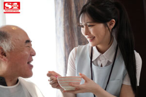 【sone00344】優しくて断れない介護士さんが若い肉体を貪られまくる…高齢者の射精介助10人乱交 黒島玲衣