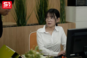 【sone00753】大人しい新入女子社員を一泊出張に同行させ相部屋に連れ込むと…まさかのド淫乱メスに変身して精液透明になるまで絞りヌカれた… 乃坂ひより